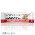 Baton proteinowy Guiltfree Genius Gourmet Nut Roll o smaku waniliowo-karmelowym z orzeszkami ziemnymi w opakowaniu