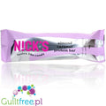 Baton proteinowy Guiltfree N!CK'S Almond Caramel w jasnofioletowym opakowaniu z logo marki