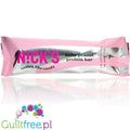 Baton proteinowy Guiltfree N!ck's Salty Peanut w różowym opakowaniu z informacją o braku dodatku cukru