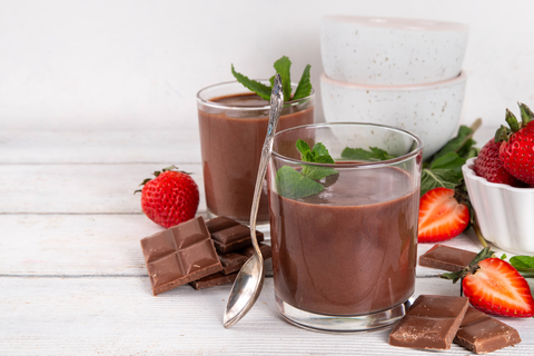 Jak policzyć kaloryczność budyniu? Ile kalorii ma proszek budyniowy a ile gotowy budyń?