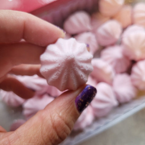 Locco Meringue Raspberry - sugar free crispy meringues with erythritol, 1kcal per pc