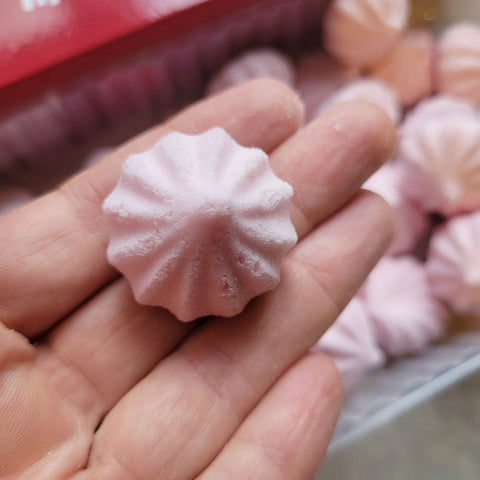 Locco Meringue Raspberry - sugar free crispy meringues with erythritol, 1kcal per pc
