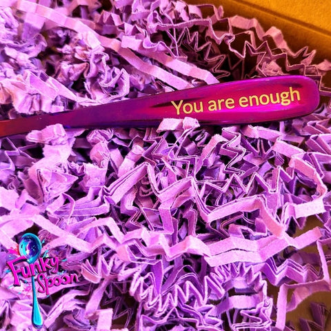 Funky Spoon grawerowana łyżka z afirmacją, Purpura 14cm, You are Enough