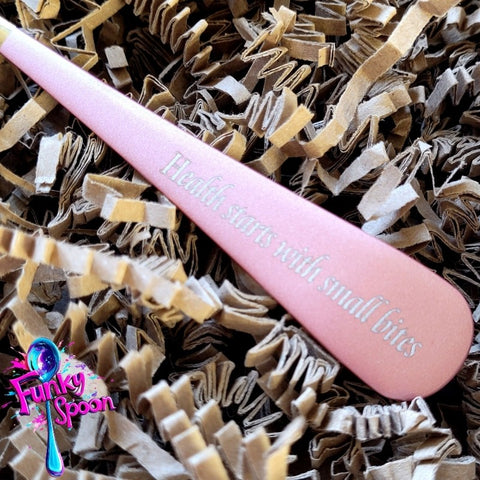 Funky Spoon grawerowana łyżka z afirmacją, Złoto & Róż, 17cm, Health starts with small Bites