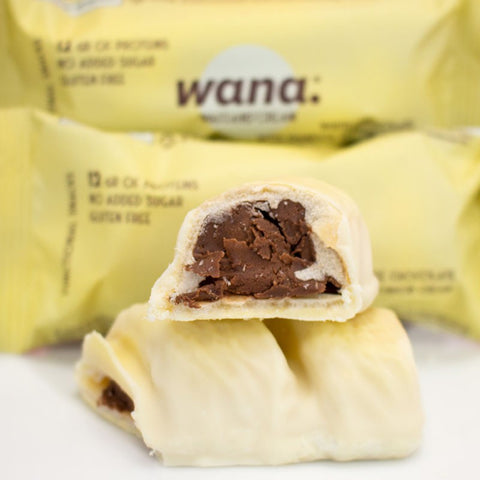 Wana WaffAnd'Cream White Chocolate & Gianduja Cream - bezglutenowy wafelek w czekoladzie z kremem proteinowym 12g białka