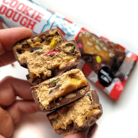 Adonis Cookie Dough Chunky Bar, Chocolate Candy - protein bar with casein, 14.4g protein & 197kcal