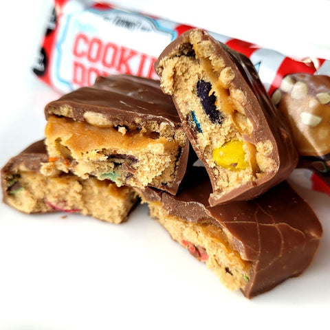 Adonis Cookie Dough Chunky Bar, Chocolate Candy - protein bar with casein, 14.4g protein & 197kcal