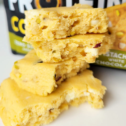 Sante GoOn Protein Cookie Pistachio White Chocolate - miękkie ciastko białkowe o smaku pistacji i białej czekolady