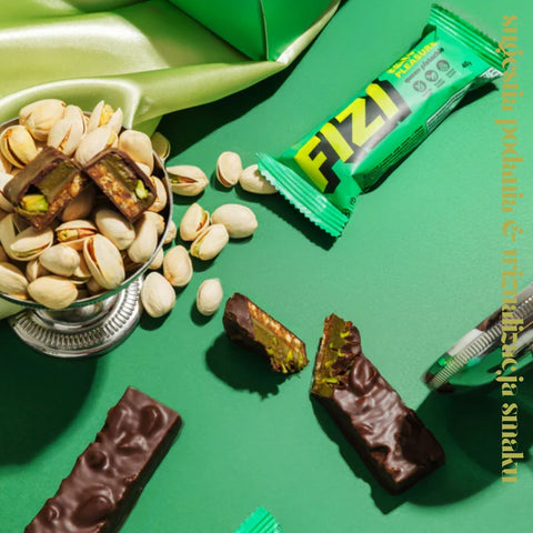 FIZI Guilty Pleasure Queen Pistachio - wegański bezglutenowy baton z daktylami, pistacją i nadzieniem karmelowym