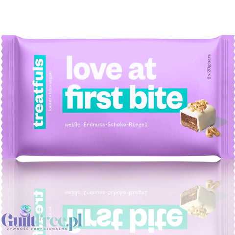Treatfuls Love At First Bite - wegański organiczny batonik z orzechami ziemnymi w białej czekoladzie bez dodatku cukru