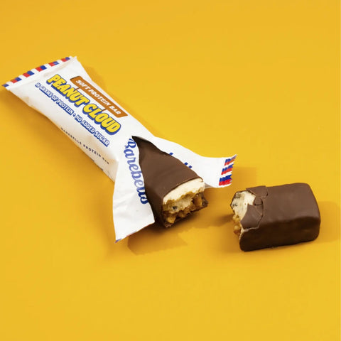Barebells Soft Peanut Cloud - miękki piankowy baton białkowy bez cukru, orzechowa pianka w mlecznej czekoladzie 16g białka