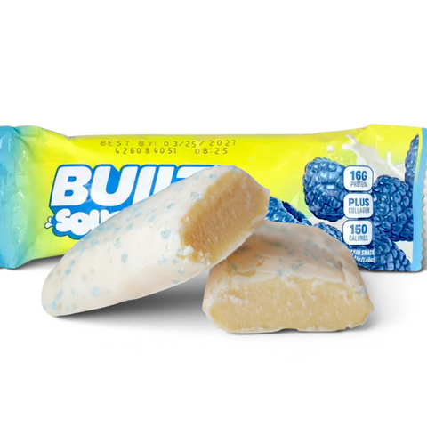 Guiltfree baton proteinowy Built Bar Sour Puff o smaku Blue Razz Blast z niebieską posypką w przekroju