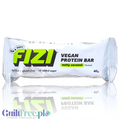 Baton białkowy Guiltfree FIZI Vegan Protein Nutty Caramel w białym opakowaniu z zielonymi napisami