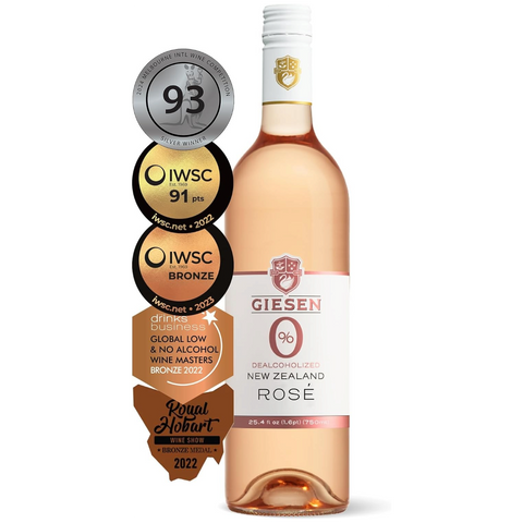 Butelka bezalkoholowego wina różowego Guiltfree Giesen 0% Rosé z Nowej Zelandii z licznymi medalami na etykiecie
