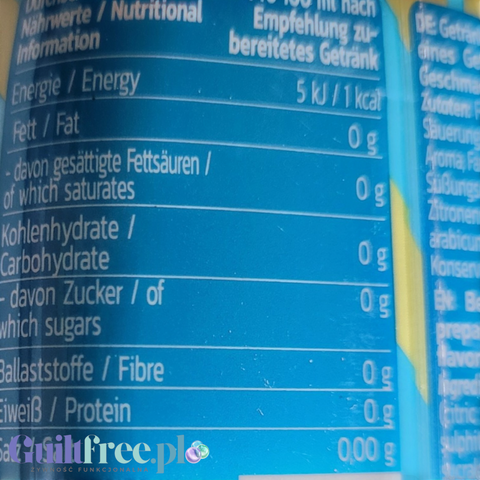 Tabela wartości odżywczych na butelce koncentratu Guiltfree Inlead Squeeze Syrup o smaku mrożonej herbaty cytrynowej.