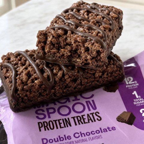Guiltfree Magic Spoon Protein Treats Double Chocolate to chrupiący baton białkowy o intensywnym smaku kakao i czekolady