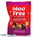 Guiltfree Moo Free Munch Mix wegańska mieszanka słodyczy z czekoladą, rodzynkami, toffi i żelkami w czerwonym opakowaniu