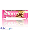 Baton proteinowy Guiltfree More Nutrition Satisbites o smaku białej czekolady i kawy w różowym opakowaniu