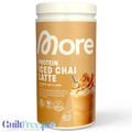 Guiltfree More Nutrition Protein Iced Chai Latte Pumpkin Spice w białym opakowaniu z grafiką korzennego napoju