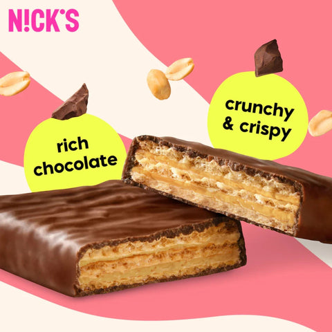 Guiltfree N!CK'S Protein Wafer Peanut Butter w polewie z mlecznej czekolady z widocznymi warstwami chrupiącego wafla.