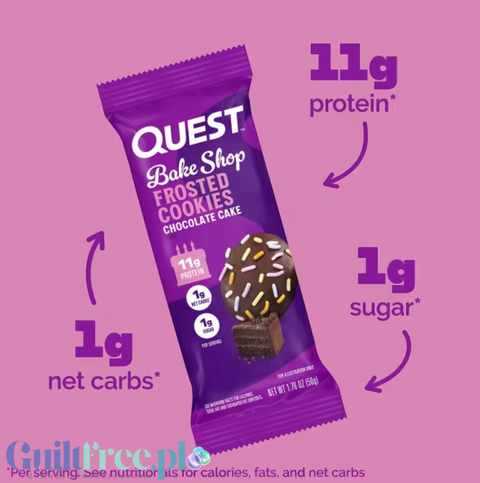 Guiltfree Quest Bake Shop Frosted Cookies Chocolate Cake w fioletowym opakowaniu z informacjami o wartościach odżywczych