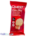 Opakowanie Guiltfree Quest Bake Shop Frosted Cookies o smaku truskawkowego ciasta z 10g białka i 1g cukru.