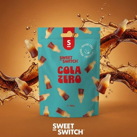 Opakowanie wegańskich żelków Guiltfree Sweet Switch Cola Zero w kształcie buteleczek z efektem rozpryskującej się coli